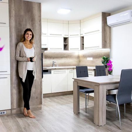 Trika Apartman Sarvar Bagian luar foto