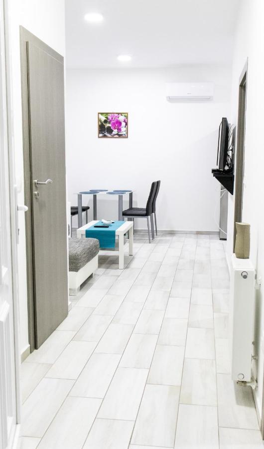 Trika Apartman Sarvar Bagian luar foto