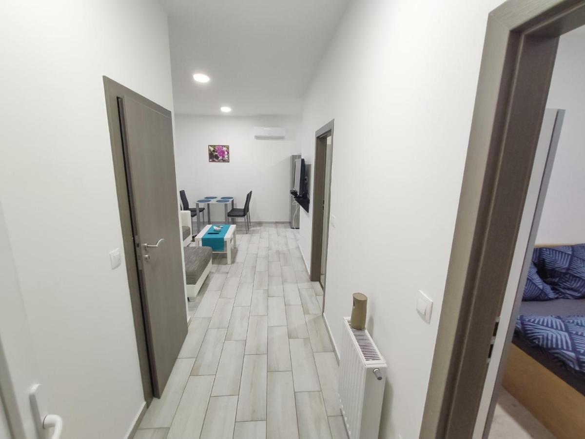 Trika Apartman Sarvar Bagian luar foto
