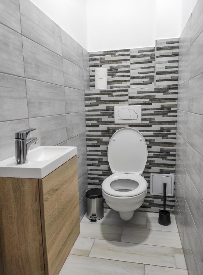 Trika Apartman Sarvar Bagian luar foto