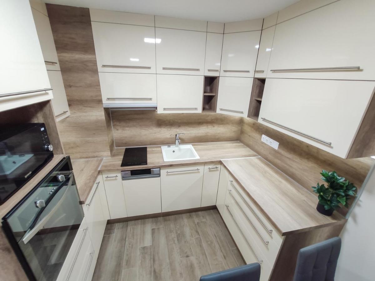 Trika Apartman Sarvar Bagian luar foto
