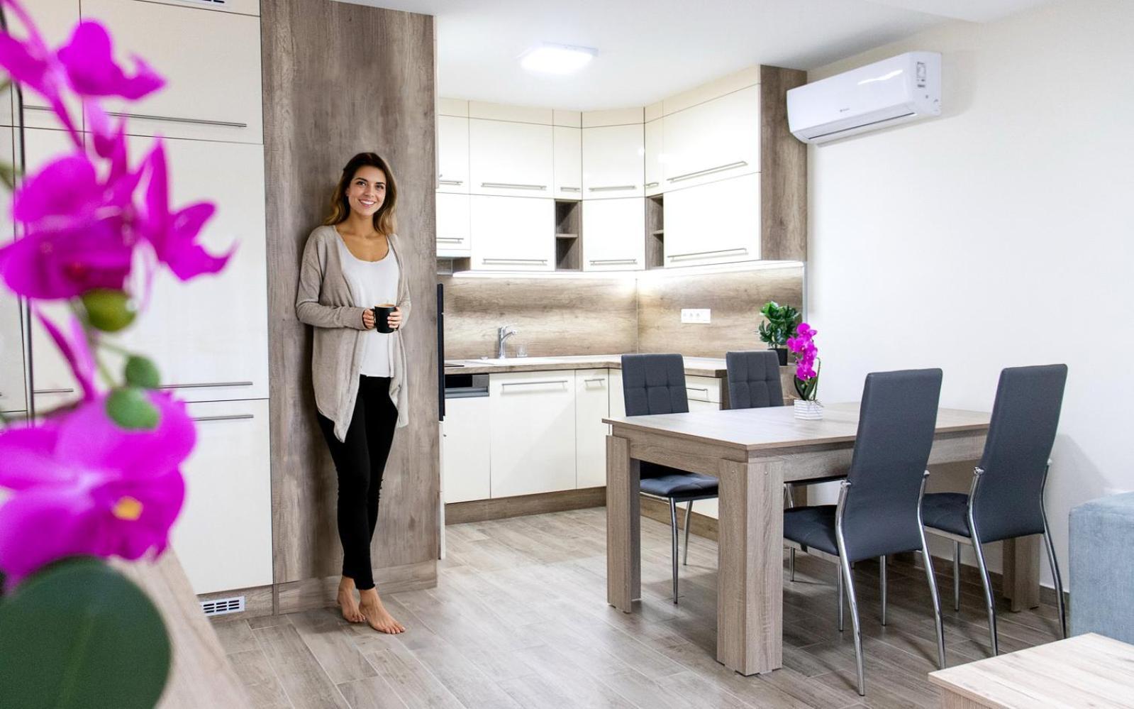 Trika Apartman Sarvar Bagian luar foto